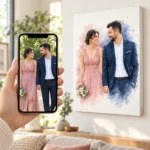 Poza de la nuntă pe ecranul telefonului și tabloul în acuarelă pictat din ea, pe peretele din living
