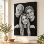 Portret de studio cu bunicii și nepoata, pe un perete luminos, lângă fereastră