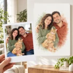 Cuplul cu pisica: poza ca polaroid, în mână, și tabloul lor (tablou în acuarelă) pe perete
