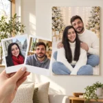 Cuplul tânăr: poza ca polaroid, în mână, și tabloul lor (portret de familie de crăciun) pe perete