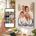 Părinții și cei doi copii: poza pe telefon și tabloul lor (portret de familie de crăciun) pe perete