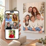 Părinții și cei trei copii: poza pe telefon și tabloul lor (portret de familie de crăciun) pe perete